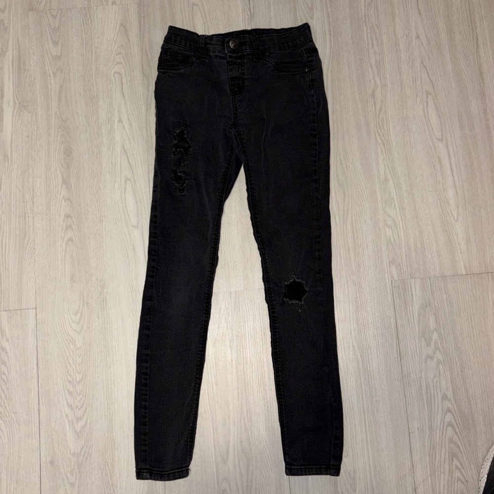 🛍 JUSTICE black distressed skinny jeans